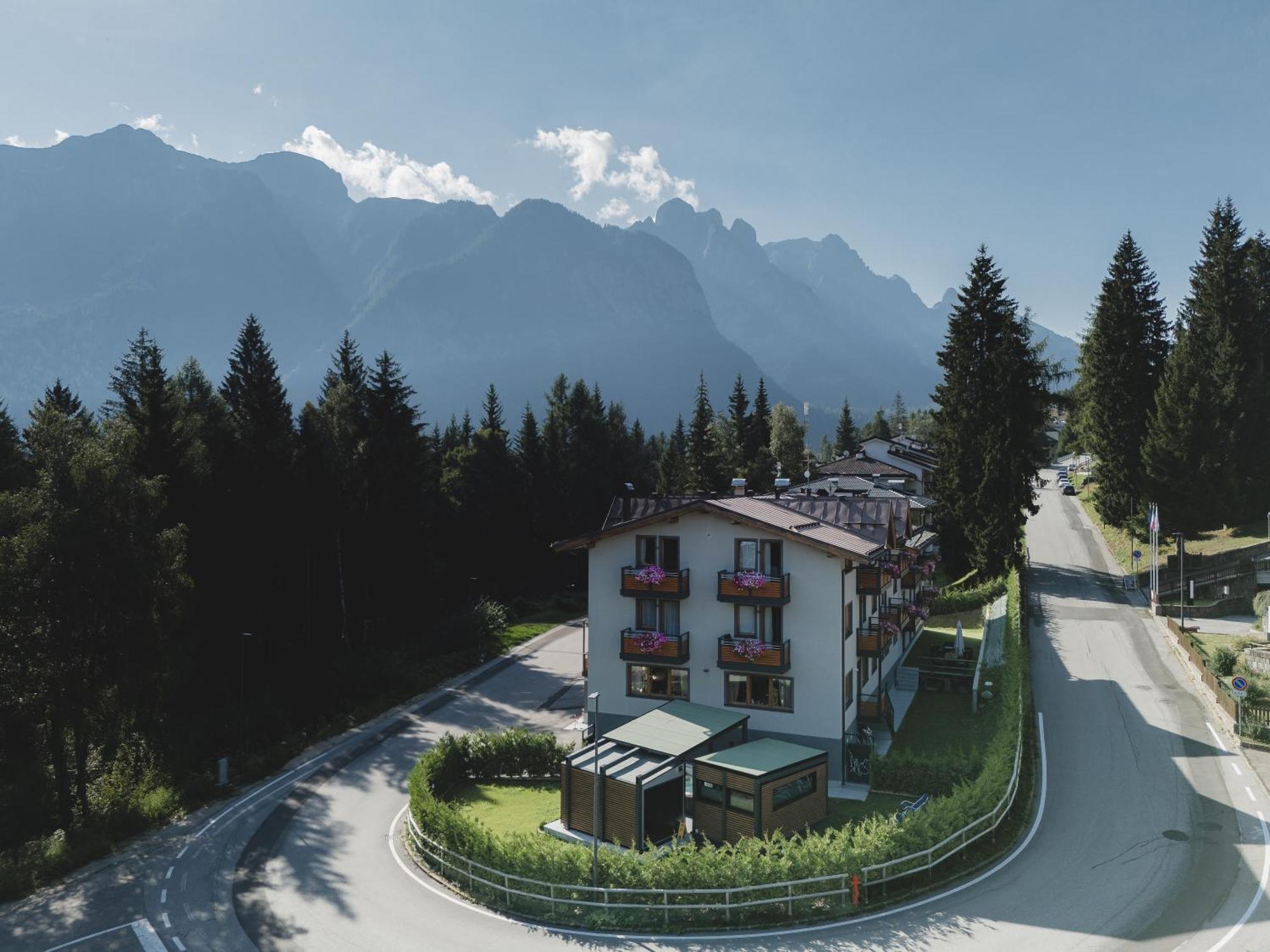 Hotel Fantelli Folgarida Exterior photo